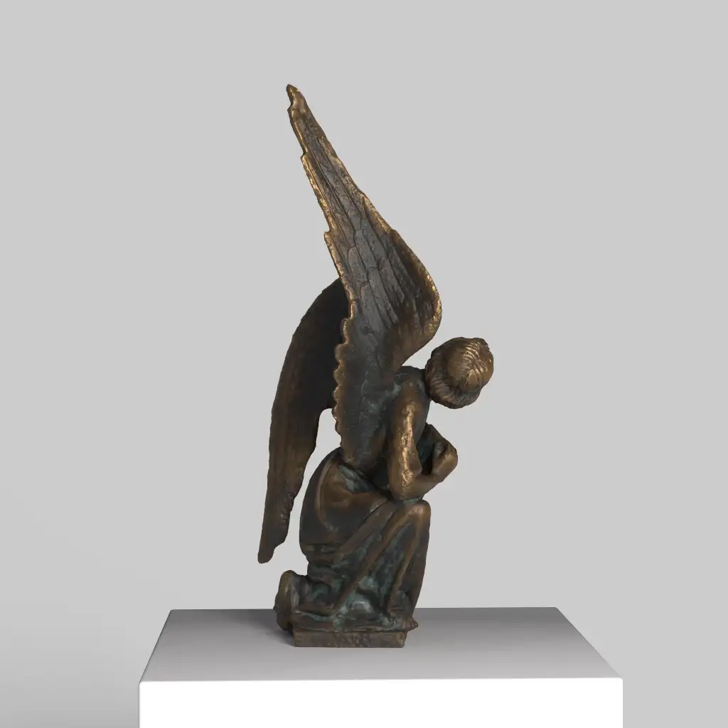Skulptur des Engels von Matthäus mit geschlossenem Buch.