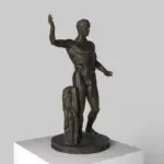 Replik der Statue von Germanicus, die die römische Kunst und Geschichte verkörpert.