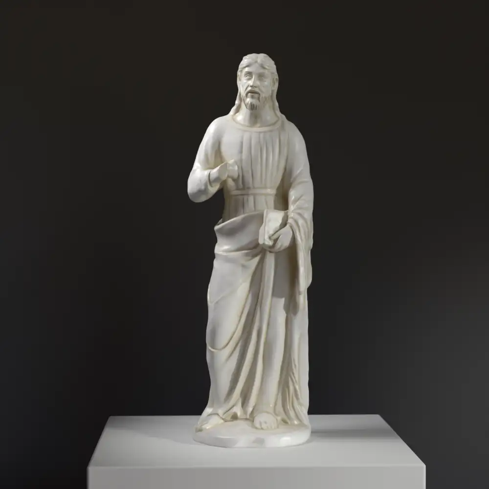 Replik der Skulptur des Heiligen Jakobus, die Stärke und Gelassenheit ausstrahlt.