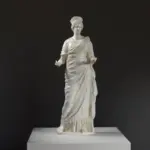 Statue einer Frau mit Patera, römische Interpretation eines griechischen Originals.