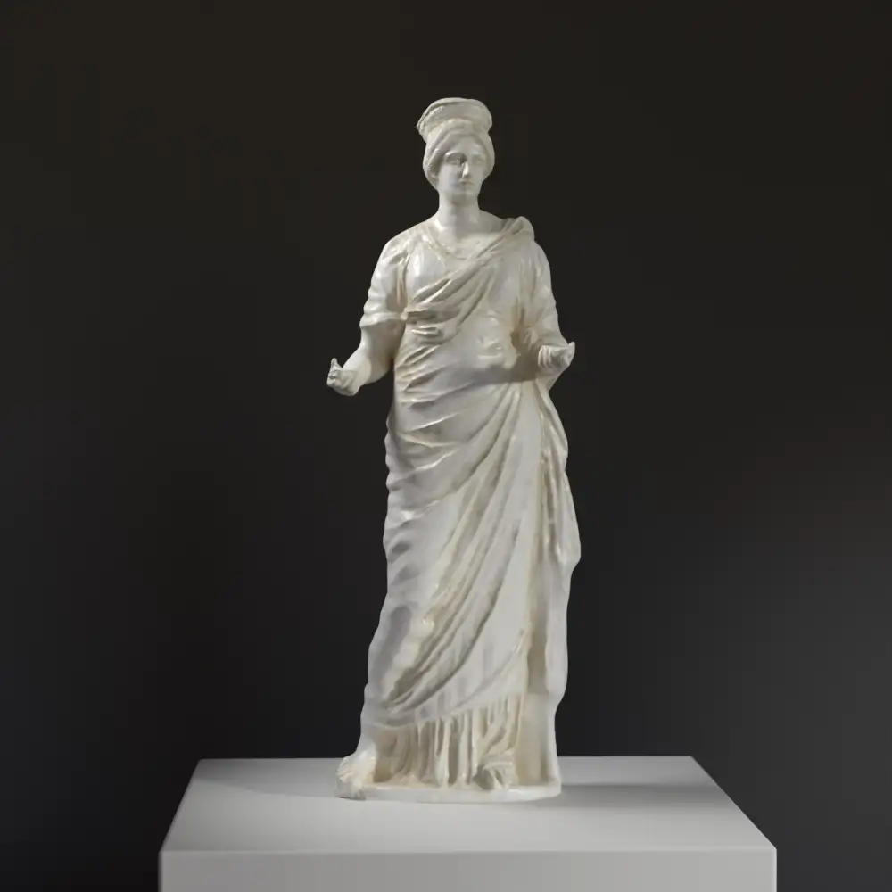 Statue einer Frau mit Patera, römische Interpretation eines griechischen Originals.