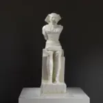 Statue von Amenemhat III in detailreicher Ausführung.