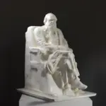 Replik der Statue von Charles Darwin im Natural History Museum London.