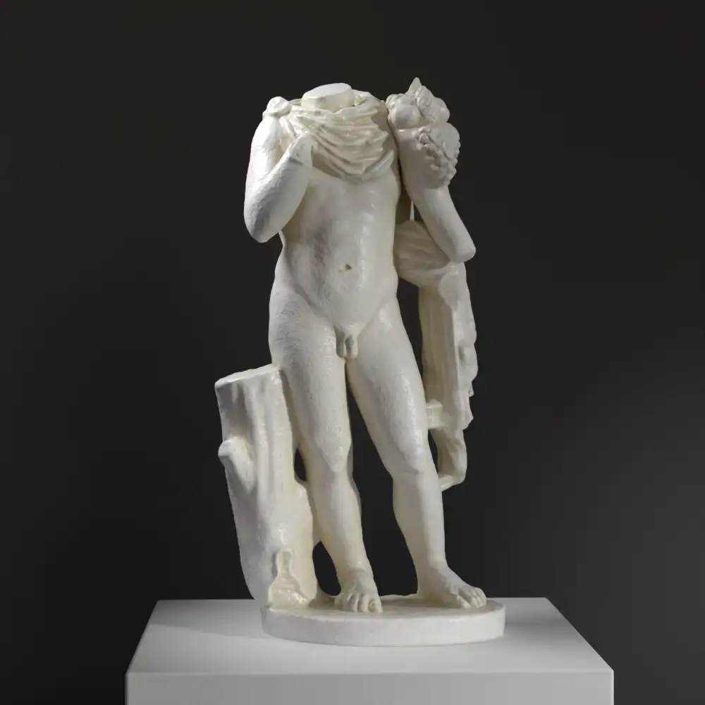 Statue von Harpokrates mit Füllhorn, detailreiche Darstellung eines antiken Gottes.