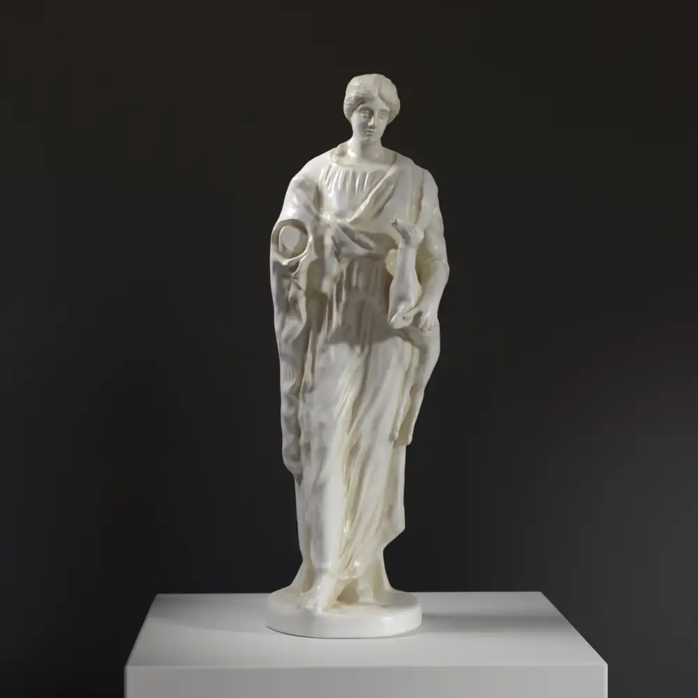 Statue der Maenad, die eine junge Frau mit einem Rehbock darstellt.