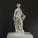 Statue von Melpomene, Muse der Tragödie, aus hochwertigem Harz mit Patina-Effekt.