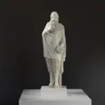 Replik der Statue von Pan, die den ziegenfüßigen Gott darstellt.