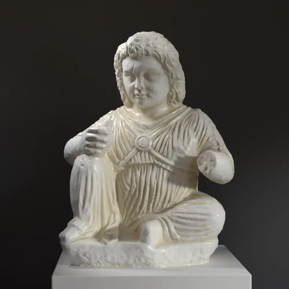Statue eines Mädchens, inspiriert von antiker griechischer Kunst.