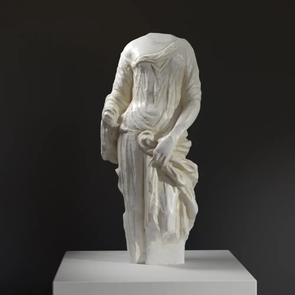 Statue einer Frau aus hochwertigem Harz mit Patina-Effekt.