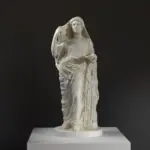 Replik der Statue der sich lehnenden Aphrodite, inspiriert von antikem Griechenland.