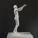 Replik der Skulptur des sogenannten betenden Jungen, die die Anmut und Hingabe eines nackten Jungen darstellt.