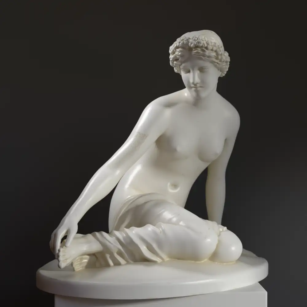 Skulptur der Nymphe Salmacis im Louvre Paris