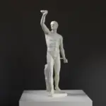 Replik der Skulptur von Perseus, der über Medusa siegt, mit abgetrenntem Kopf der Gorgone.