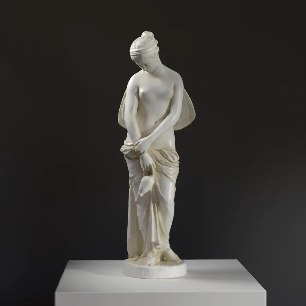 Replik der Skulptur von Psyche am Brunnen, die Psyche in einem entscheidenden Moment darstellt.
