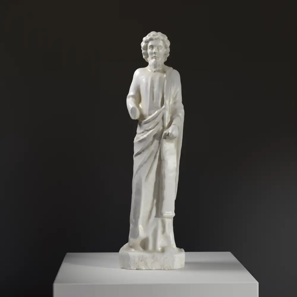 Detailansicht der Skulptur des Heiligen Bartholomäus mit fließendem Bart und lockigem Haar.