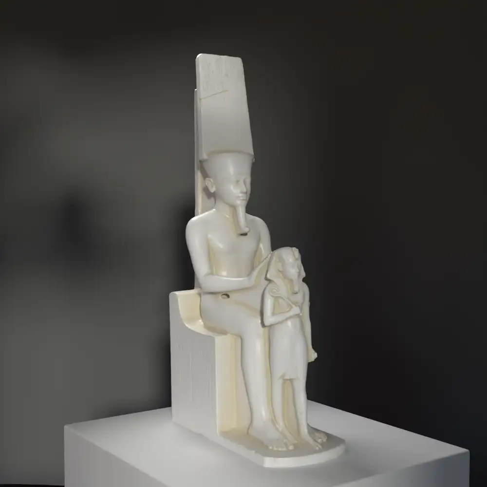 Statue von Amun und Horemheb, die die majestätische Darstellung der ägyptischen Gottheit und eines Pharaos zeigt.