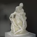 Replik der Deposition Pietà von Michelangelo, detailreiche Darstellung der Trauernden.