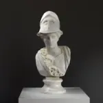 Büste von Minerva im British Museum London, detailreich und kunstvoll gestaltet.