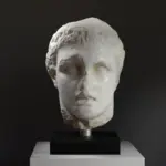 Griechische Marmorbüste eines Jünglings.