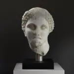 Büste des Kopfes von der kolossalen Statue einer Frau mit Sakkos-Kappe