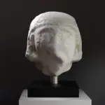 Büste eines Kouros aus hochwertigem Harz mit Patina.