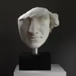 Büste des Kopfes eines Mannes mit feinen Details und antikem Charme.