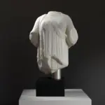Skulptur des Torsos einer weiblichen Statuette aus hochwertigem Harz.