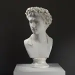 Detailreiche Büste von Augustus, dem ersten Kaiser des Römischen Reiches.