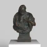 Busto de Juan Bautista en resina con detalles intrincados.