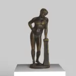 Escultura de Ephebe Narcissus que representa la historia de Narciso.