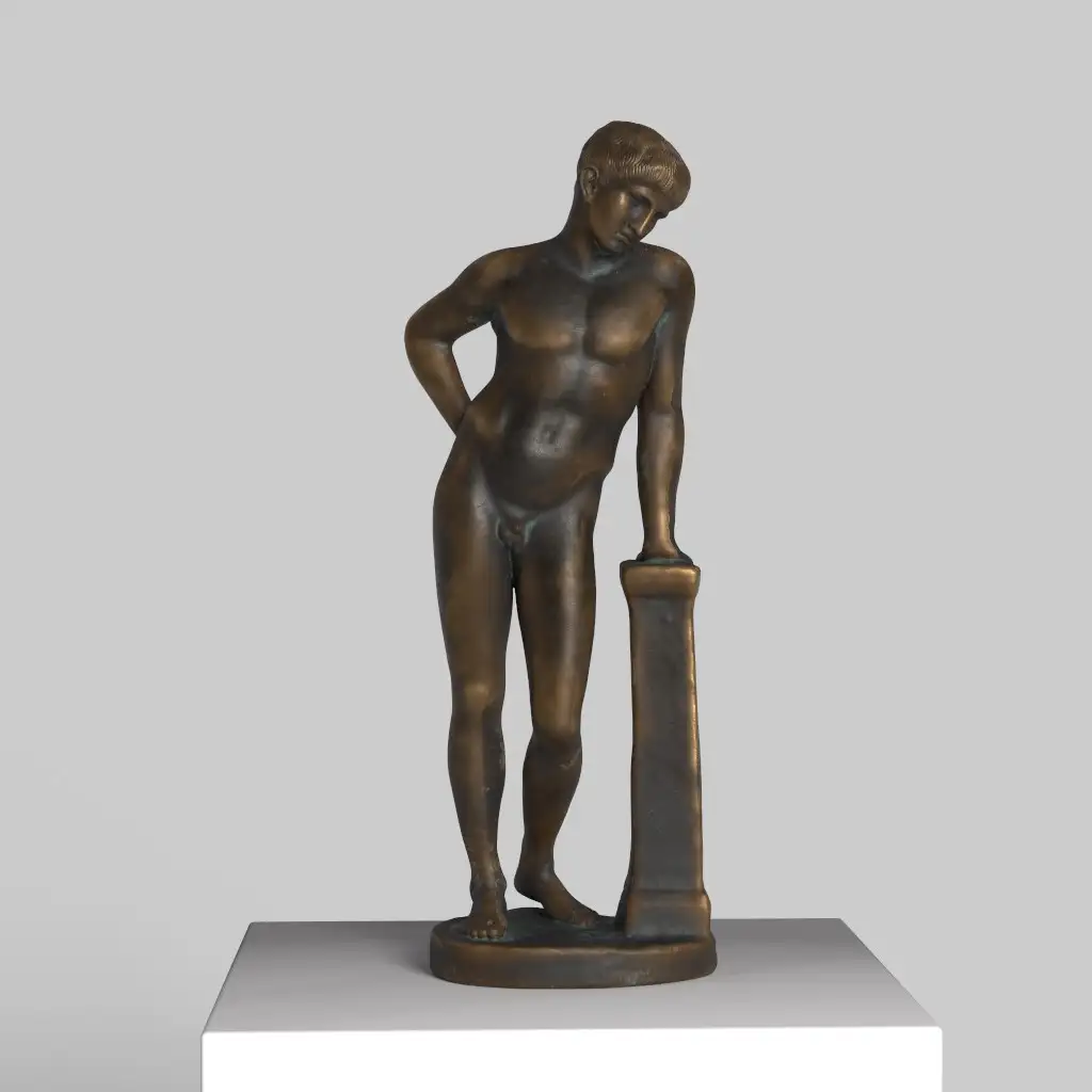 Escultura de Ephebe Narcissus que representa la historia de Narciso.