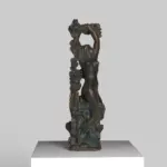 Escultura de Dafne transformada en Laurel, mostrando detalles de la figura y su transformación.