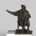 Escultura de Cristóbal Colón mirando hacia el oeste, sosteniendo un mapa marítimo.
