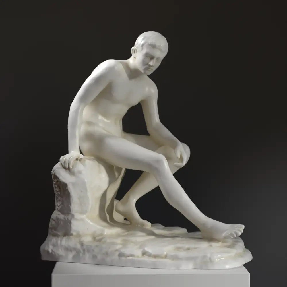 Escultura de Hermes Sentado en resina con pátina que imita mármol.