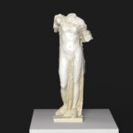 Escultura de Venus Genetrix en el Museo Real de Ontario, réplica de mármol.