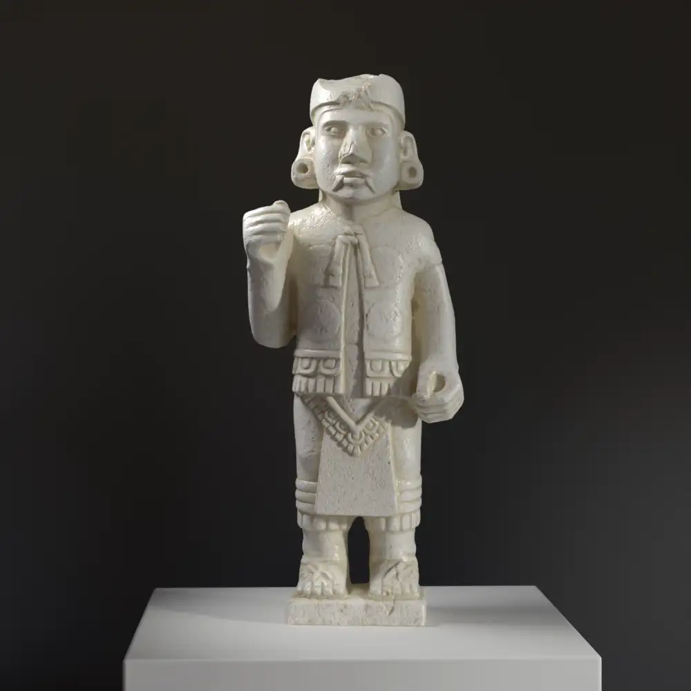 Escultura del Soberano Vestido como Xiuhtecuhtli en resina con detalles de pátina.