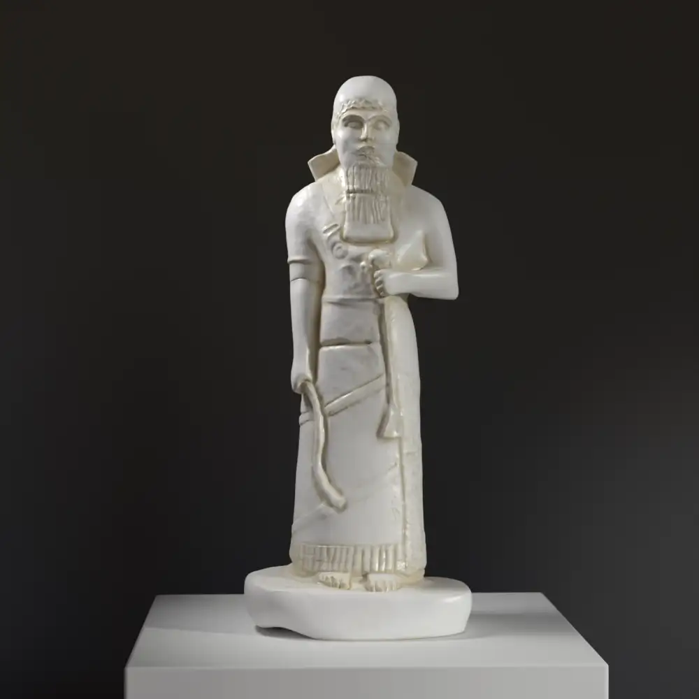Estatua del rey Salmanasar III en resina con efecto de pátina.