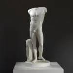 Escultura del Torso de un Atleta en resina con acabado de mármol y bronce.