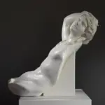 Escultura del Torso de Dionisio en resina con efecto de pátina.