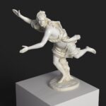 Escultura de Apolo persiguiendo a Dafne, mostrando el movimiento y la tensión de la escena mitológica.