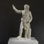 Escultura del Actor vestido como Papposilenus en resina con acabado de mármol y bronce.