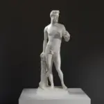 Escultura de Adán y Eva Adán, réplica de Bandinelli.