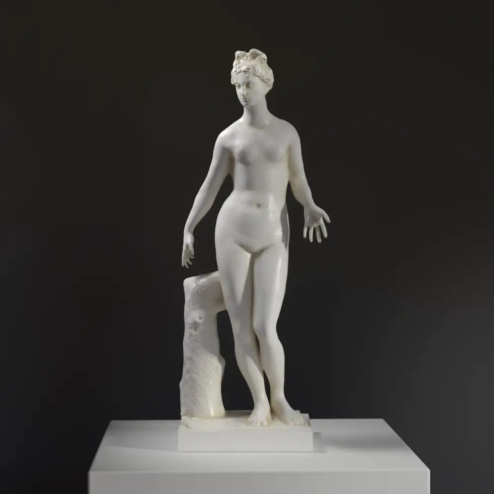 Escultura de Eva en resina con efecto de pátina.