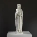 Escultura del Ángel Adorador en resina con detalles finos.
