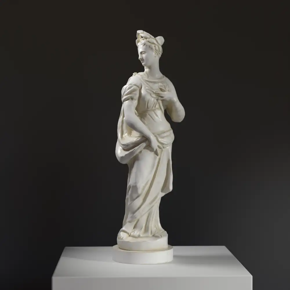 Escultura de la Alegoría del Honor, mostrando una mujer elegante que simboliza dignidad y virtud.