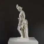 Escultura de la Amazona en el Palacio de Versalles, Francia, en resina con efecto de mármol y bronce.