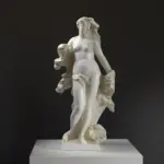 Escultura de Anfitrite rodeada de vida marina.