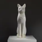 Escultura del Gato Egipcio en resina con acabado de pátina.