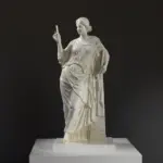 Escultura de Afrodita au Pilier en el Louvre de París