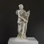 Escultura de Asia en el Palacio de Versalles, Francia, en resina con pátina de mármol y bronce.